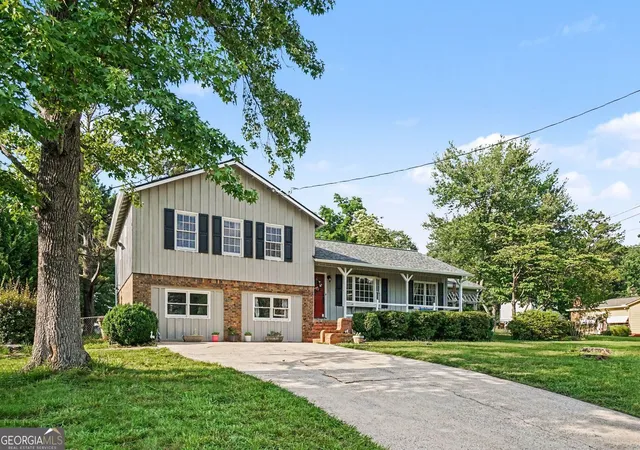 Photo 2 of Single family home for sale at 1117 Malibu Dr, Marietta, GA 30066 | MLS# 10786815 | Listing updated on 2026-08-20