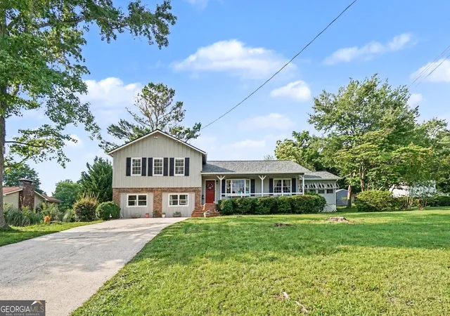 Photo 3 of Single family home for sale at 1117 Malibu Dr, Marietta, GA 30066 | MLS# 10786815 | Listing updated on 2026-08-20