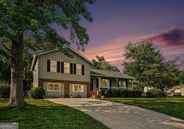 Photo 3 of Single family home for sale at 1117 Malibu Dr, Marietta, GA 30066 | MLS# 10786815 | Listing updated on 2026-08-20