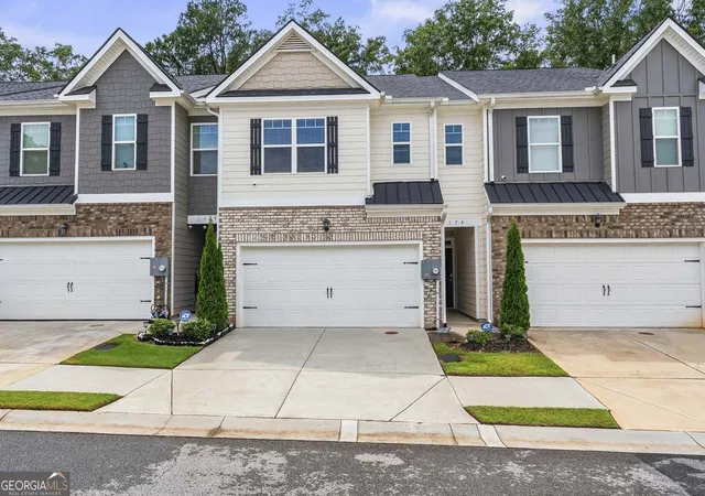 Photo 1 of Townhouse for sale at 174 Hampton Cir, Mcdonough, GA 30253 | MLS# 10820703 | Listing updated on 2026-09-14