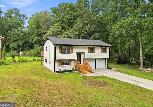 Photo 2 of Single family home for sale at 5827 Christopher Ln, Lithonia, GA 30058 | MLS# 10822158 | Listing updated on 2026-08-29