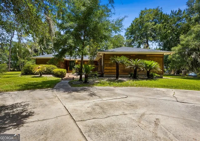 Photo 3 of Single family home for sale at 1924 Cedar Ct, Waverly, GA 31565 | MLS# 10824262 | Listing updated on 2026-08-26