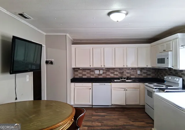 Photo 3 of Single family home for sale at 2732 Village Green Ln, Macon, GA 31206 | MLS# 10826963 | Listing updated on 2026-08-30