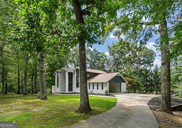 Photo 3 of Single family home for sale at 1113 Honeysuckle Dr, Canton, GA 30114 | MLS# 10793339 | Listing updated on 2026-09-11
