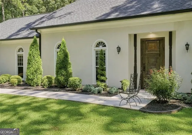 Photo 3 of Single family home for sale at 995 Willeo Rd, Roswell, GA 30075 | MLS# 10810335 | Listing updated on 2026-09-09