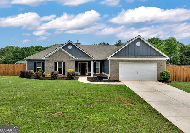 Homes for sale in Statham, GA | 16 Evergreen Ridge Ct, Statham, GA 30666 | MLS# 10773838