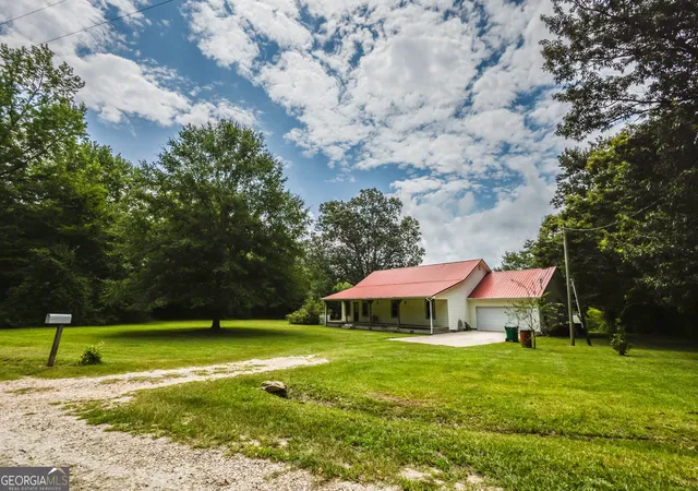 Photo 3 of Single family home for sale at 221 Chigger Ridge Rd, Carnesville, GA 30521 | MLS# 10823110 | Listing updated on 2026-09-28