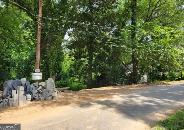3rd image of 2001 Arlington Cir Nw, Atlanta, GA 30318 | MLS# 10360764