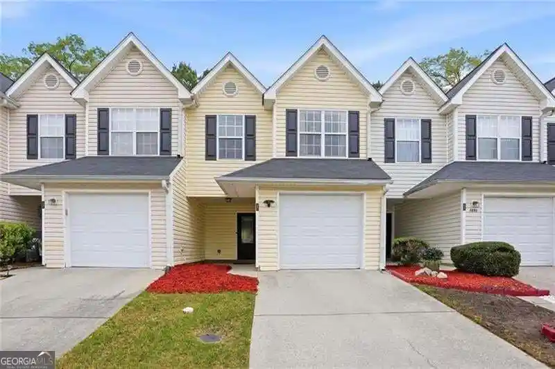 Townhouse for sale at 6891 Gallant Cir SE, Mableton, GA 30126 | MLS# 10873782