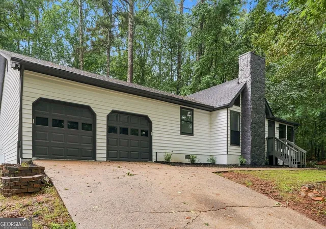 Photo 3 of Sale Pending at 4380 Cary Dr Sw, Snellville, GA 30039 | MLS# 10813809 | Listing updated on 2026-09-18