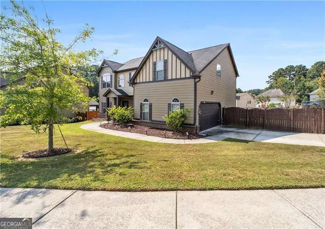 Photo 4 of Sale Pending at 2748 Village Park Dr E, Ellenwood, GA 30294 | MLS# 10784700 | Listing updated on 2026-10-06
