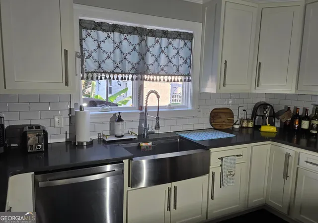 Photo 3 of Single family home for sale at 511 W Smith St, Claxton, GA 30417 | MLS# 10821460 | Listing updated on 2026-10-06