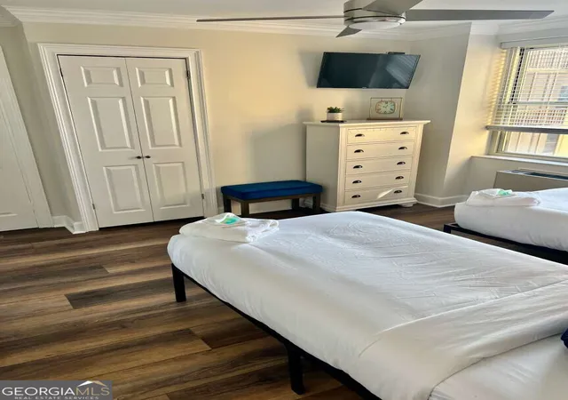 2nd image of 300 W Peachtree St, Atlanta, GA 30308