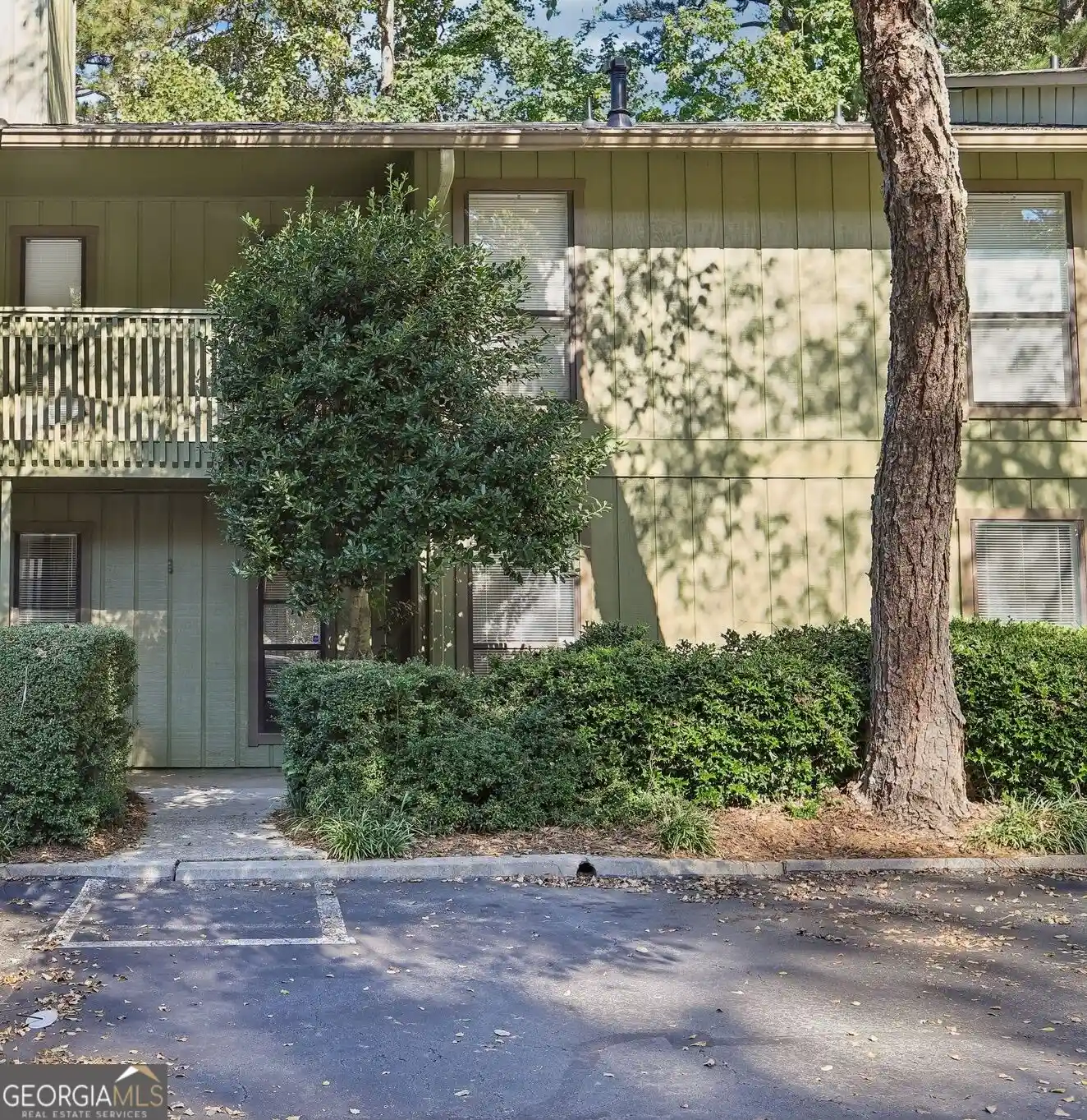 Condo for sale at 402 Dunbar Dr, Atlanta, GA 30338 | MLS# 10869797