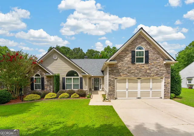 Photo 1 of Sale Pending at 19 Elk Dr, Temple, GA 30179 | MLS# 10820103 | Listing updated on 2026-09-11