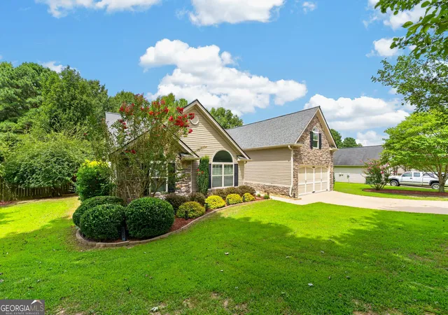 Photo 3 of Sale Pending at 19 Elk Dr, Temple, GA 30179 | MLS# 10820103 | Listing updated on 2026-09-11