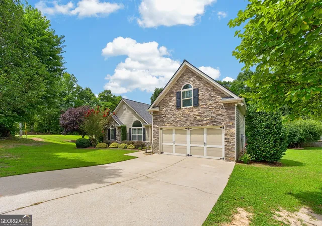 Photo 3 of Sale Pending at 19 Elk Dr, Temple, GA 30179 | MLS# 10820103 | Listing updated on 2026-09-11