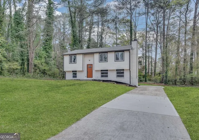 3rd image of 3394 Dearwood Dr Sw, Lilburn, GA 30047 | MLS# 10817693