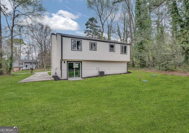 4th image of 3394 Dearwood Dr Sw, Lilburn, GA 30047 | MLS# 10817693