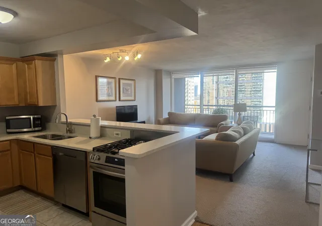 Photo 4 of Condo for sale at 620 Peachtree St NE #APT 1211, Atlanta, GA 30308 | MLS# 10797552 | Listing updated on 2026-10-23