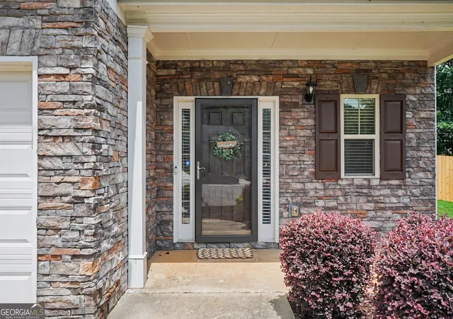 Photo 4 of Single family home for sale at 3923 Kingfisher Dr, Atlanta, GA 30349 | MLS# 10811288 | Listing updated on 2026-10-08