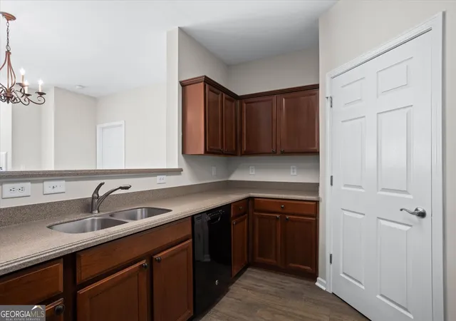 5th image of 4805 W Vlg Wy SE, Smyrna, GA 30080