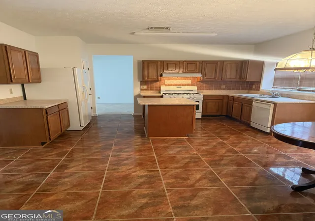 Photo 3 of Single family home for sale at 682 Bridge Wy, Lithonia, GA 30058 | MLS# 10790302 | Listing updated on 2026-10-08