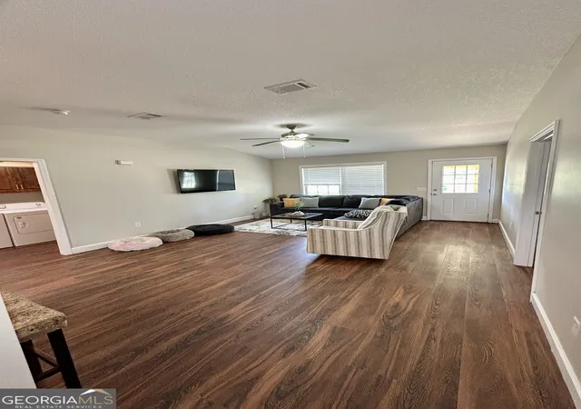 5th image of 211 Twinn Lakes Dr, Baxley, GA 31513 | MLS# 10784229