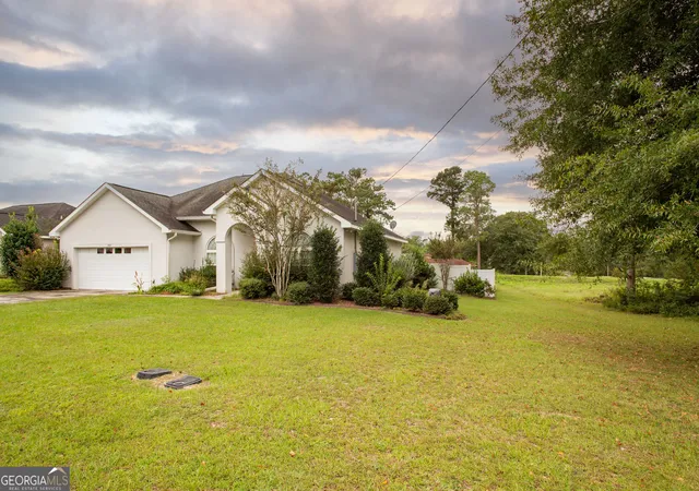 Photo 3 of Sale Pending at 2869 Ben St, Waycross, GA 31503 | MLS# 10624842 | Listing updated on 2026-08-14