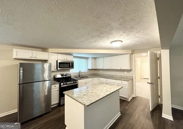 Photo 4 of Single family home for sale at 6026 S Bear Dr, Douglasville, GA 30135 | MLS# 10495660 | Listing updated on 2026-10-03