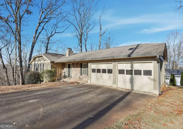 Photo 2 of Sale Pending at 2224 Colonial Dr, Gainesville, GA 30501 | MLS# 10662283 | Listing updated on 2026-09-06