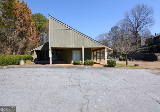 2nd image of 6241 Overlook Rd, Peachtree Corners, GA 30092