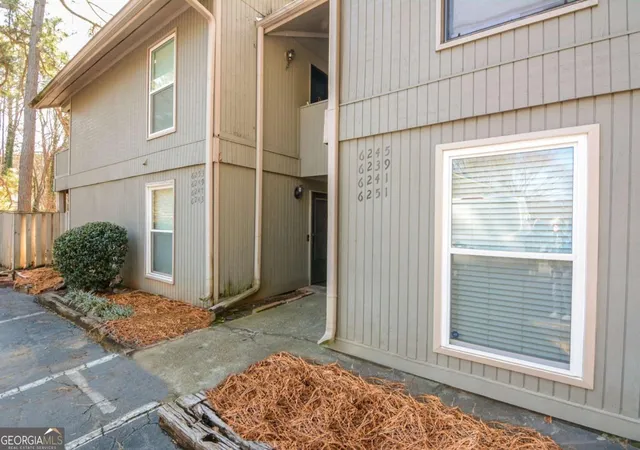 3rd image of 6241 Overlook Rd, Peachtree Corners, GA 30092