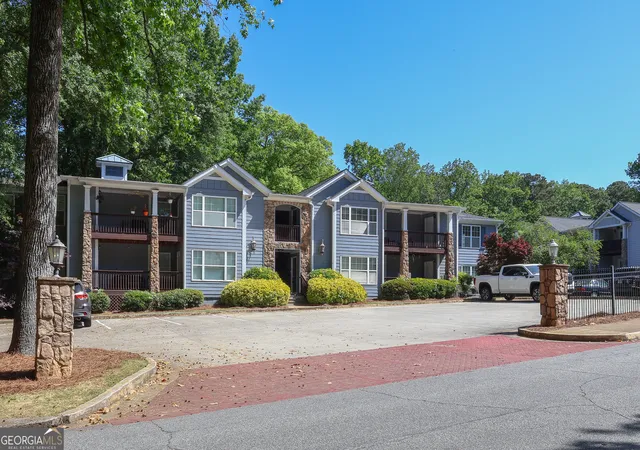 Photo 3 of Sale Pending at 204 Madison Ln Se, Smyrna, GA 30080 | MLS# 10742127 | Listing updated on 2026-05-09