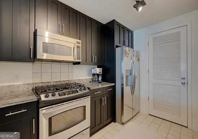 Photo 3 of Condo for sale at 3338 Peachtree Rd Ne #1807, Atlanta, GA 30326 | MLS# 10827066 | Listing updated on 2026-08-30