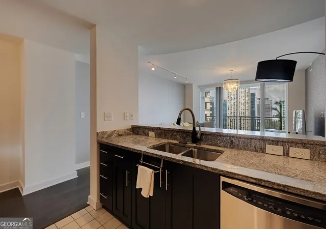 Photo 4 of Condo for sale at 3338 Peachtree Rd Ne #1807, Atlanta, GA 30326 | MLS# 10827066 | Listing updated on 2026-08-30