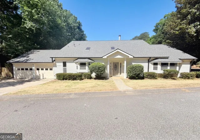 Photo 1 of Single family home for sale at 2988 Chipmunk Trl Se, Marietta, GA 30067 | MLS# 10738080 | Listing updated on 2026-09-18