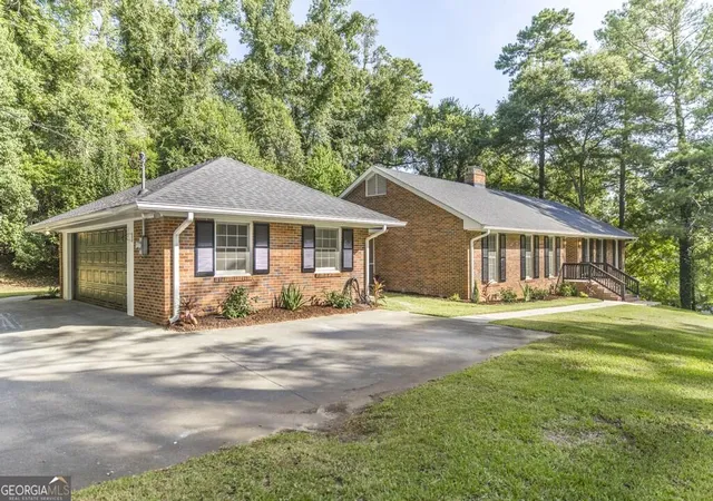 2nd image of 1820 Kirkwood Dr, Macon, GA 31211 | MLS# 10829367