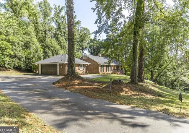 Photo 3 of Sale Pending at 1820 Kirkwood Dr, Macon, GA 31211 | MLS# 10829367 | Listing updated on 2026-09-01