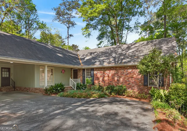 Photo 3 of Sale Pending at 4845 Guerry Dr, Macon, GA 31210 | MLS# 10724072 | Listing updated on 2026-09-02