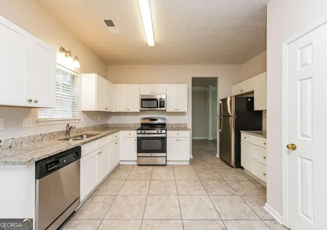 Photo 3 of Single family home for sale at 827 Shadow Lake Dr, Lithonia, GA 30058 | MLS# 10784335 | Listing updated on 2026-09-21