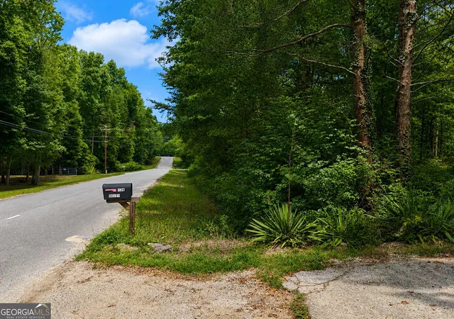 Photo 3 of Sale Pending at 139 Shady Brook Ln, Barnesville, GA 30204 | MLS# 10836078 | Listing updated on 2026-09-30