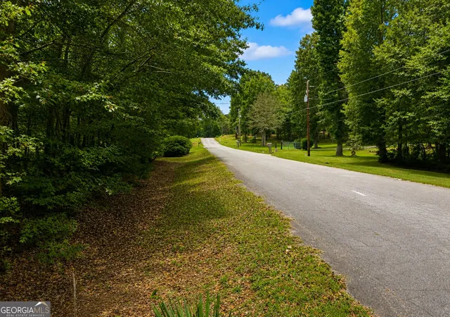 Photo 4 of Sale Pending at 139 Shady Brook Ln, Barnesville, GA 30204 | MLS# 10836078 | Listing updated on 2026-09-30