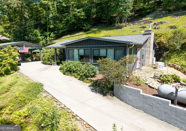 Photo 4 of Single family home for sale at 162 Hiawassee River Road Road, Brasstown, NC 28902 | MLS# 10834223 | Listing updated on 2026-08-27