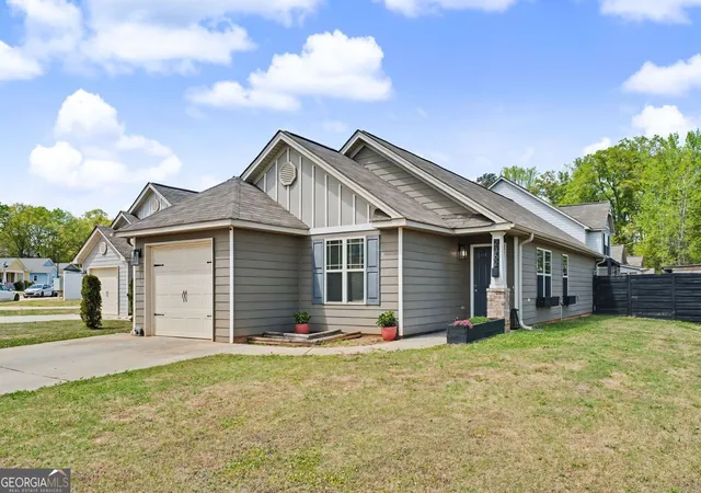 3rd image of 2362 Glebe Ct, Hampton, GA 30228 | MLS# 10725367