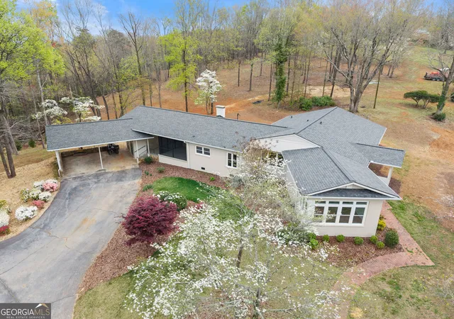 2nd image of 664 Chenocetah Dr, Cornelia, GA 30531 | MLS# 10827527