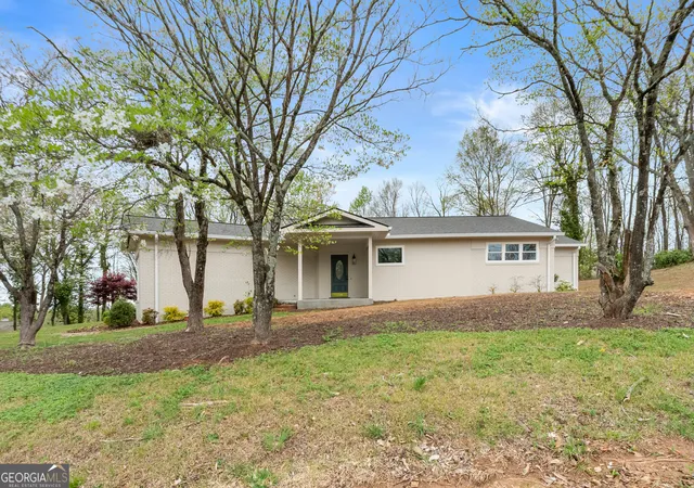 3rd image of 664 Chenocetah Dr, Cornelia, GA 30531 | MLS# 10827527