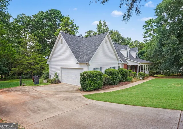 Photo 3 of Single family home for sale at 306 Park Chase Ct, Griffin, GA 30224 | MLS# 10808715 | Listing updated on 2026-09-14