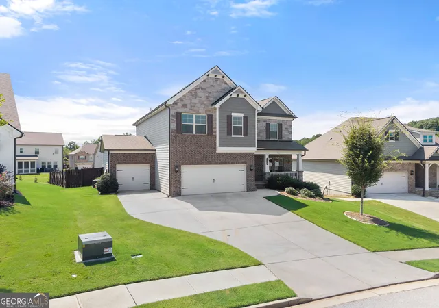 Photo 2 of Single family home for sale at 7129 Birch View Ct, Flowery Branch, GA 30542 | MLS# 10825698 | Listing updated on 2026-08-31
