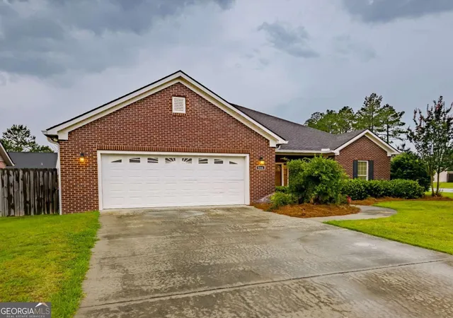 Photo 3 of Sale Pending at 536 Osprey Cir, Tifton, GA 31794 | MLS# 10787125 | Listing updated on 2026-09-10